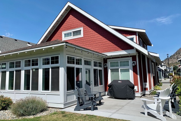 located close to the beach and the community pool