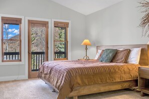 3 slaapkamers, een strijkplank/strijkijzer, wifi, beddengoed