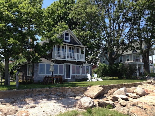 Charming cottage by the sea