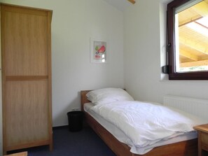 3 bedrooms, travel crib