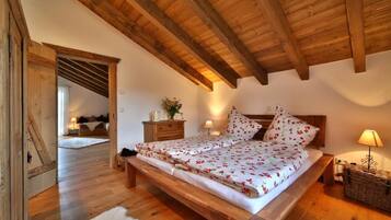 2 bedrooms, iron/ironing board, travel cot, free WiFi