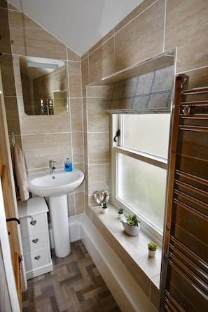 Bathroom - Beautiful Cottage in Bradwell, Peak District (Bradwell)