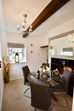 Dining - Beautiful Cottage in Bradwell, Peak District (Bradwell)