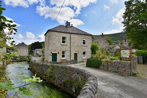 Charming Riverside Cottage in Bradwell, Central Peak District | 4 Guests
