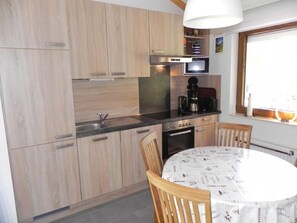 KylskÄp, mikrovÄgsugn, spishÀll och diskmaskin