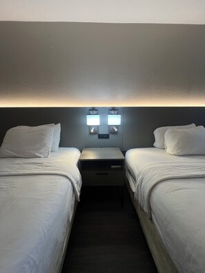 Een strijkplank/strijkijzer, gratis wifi, beddengoed