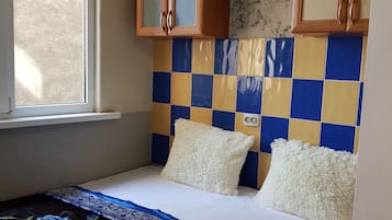 2 bedrooms, iron/ironing board, WiFi