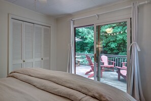 2 bedrooms, iron/ironing board, WiFi, bed sheets - Broadleaf Cottage in Mirror Lake Area of Highlands (Highlands)