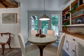 Interior - Broadleaf Cottage in Mirror Lake Area of Highlands (Highlands)