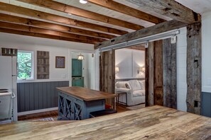 Interior - Broadleaf Cottage in Mirror Lake Area of Highlands (Highlands)