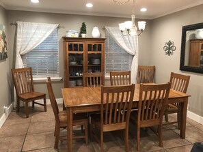 Dining - 7 Private Bedrooms-Close to BYU-MTC-UVU-TEMPLE-SUNDANCE-Sport Court-Steam Spa (Orem)