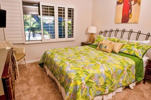 2 bedrooms, iron/ironing board, free WiFi, bed sheets - Ma'alaea Surf, Unit E6-2 Bedroom Beachfront Condo. AC, Wi-Fi, Kitchen, Pool (Kihei)