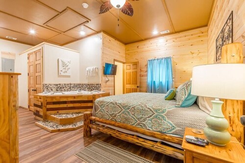 Fern Meadow | 1BR 1BA | Custom Rock Shower | Jetted Tub | Hot Tub | Fire Pit