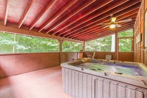 Bain à remous intérieur
