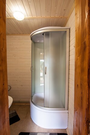 Shower, soap, shampoo - Molfar House 2 in Carpathian mountains Ukraine (Verbovets')