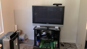 Living area - Davis Shared or Private BR with 2 Beds (Davis)