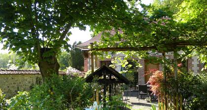 At the foot of the Abbey in the heart of a small village and 9 km from Rouen