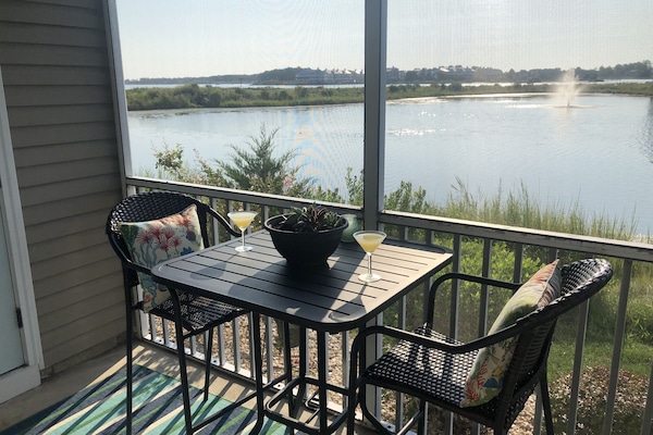 A great place to relax with a cocktail or your morning coffee !