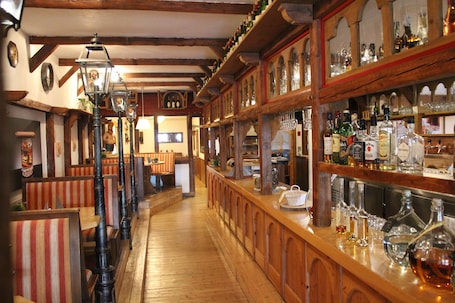 Se sirven almuerzos, cenas y cocina alemana . Hotel - Restaurant Franziskaner am Markt