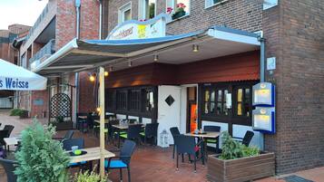 Lunch and dinner served, German cuisine