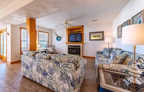 TV - K1017 Sunny Delight. Semi-Oceanfront, 8 BD, Pool, Hot Tub, 2 Kitchens, Pets! (Kill Devil Hills)