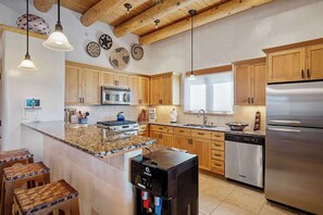 Fridge, microwave, oven, stovetop - Casa Serena - Breathtaking Views, Community Pool (Santa Fe)