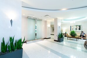 Lobby - Beachfront Condo | Ocean Breeze & Resort Pool (Hollywood)