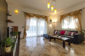 Fernseher, Stereoanlage