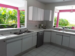 Réfrigérateur, four, plaque de cuisson, lave-vaisselle