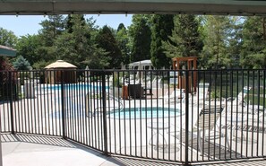 Piscina all'aperto, una piscina riscaldata