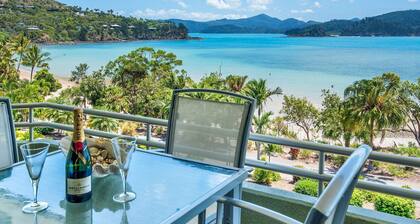 Lagoon 201 sur le front de mer de Hamilton Island
