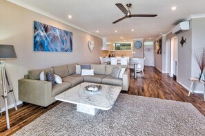 TV - The Elite F208 by HamoRent on Hamilton Island (Hamilton Island)