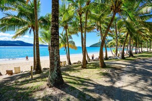 On the beach - The Elite F208 by HamoRent on Hamilton Island (Hamilton Island)