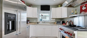 Casa Charo - 2/2 BEST pet friendly little cottage in Shell Beach
