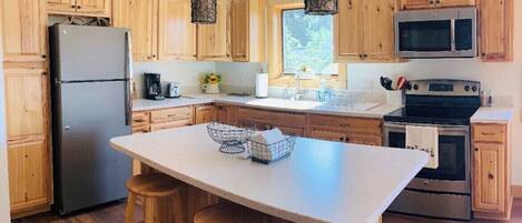 Køleskab, mikrobølgeovn, ovn, kogeplade