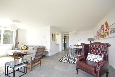 Huge 4 bed apartment with balcony