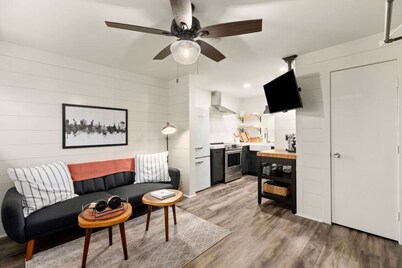 Charming Walkable Studio – Steps to Auburn & Stadium