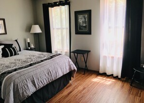 3 bedrooms, desk, iron/ironing board, free WiFi