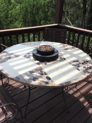 Outdoor dining - Hill Country Retreat  - Lovely Canyon Lake Views (Canyon Lake)