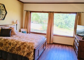 3 bedrooms, desk, iron/ironing board, free WiFi - Hill Country Retreat  - Lovely Canyon Lake Views (Canyon Lake)