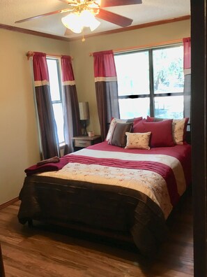 3 bedrooms, desk, iron/ironing board, free WiFi