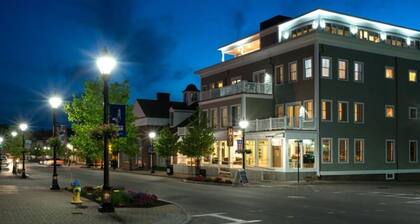 Two Bedroom Luxury Condo, Kennebunk, Maine 1732833