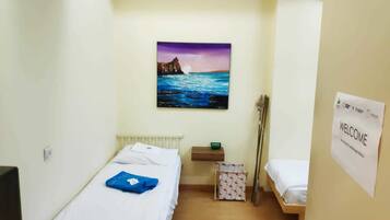 Basic Room | Bed sheets