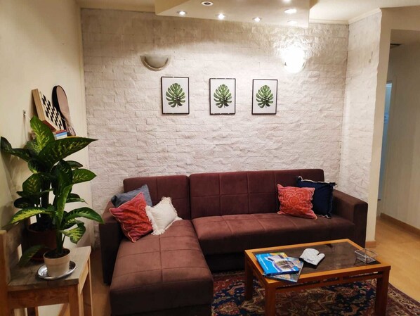 Lobby sitting area - The Kibbutz - Adults Only - Hostel (Tel Aviv)