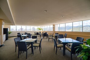 Dining - Corner Unit with Gorgeous Ocean View! #2302 (Honolulu)