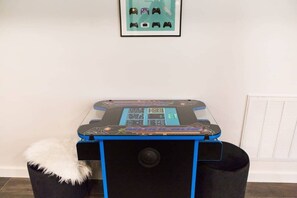 Games room - The Frontier Getaway (Nashville)