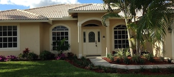 Sunny South Florida - Walk to WEF & Global Dressage - WiFi included