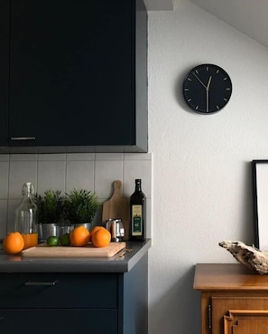 Panoramic Room | Private kitchen | Fridge, microwave, stovetop, paper towels - Thunersee Bedroom (Thun)