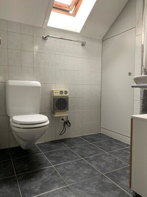 Bathroom - Thunersee Bedroom (Thun)