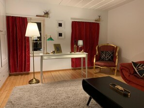 Living area - Thunersee Bedroom (Thun)